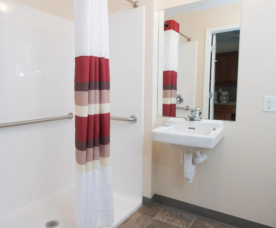 Red Roof Inn & Suites Dickinson