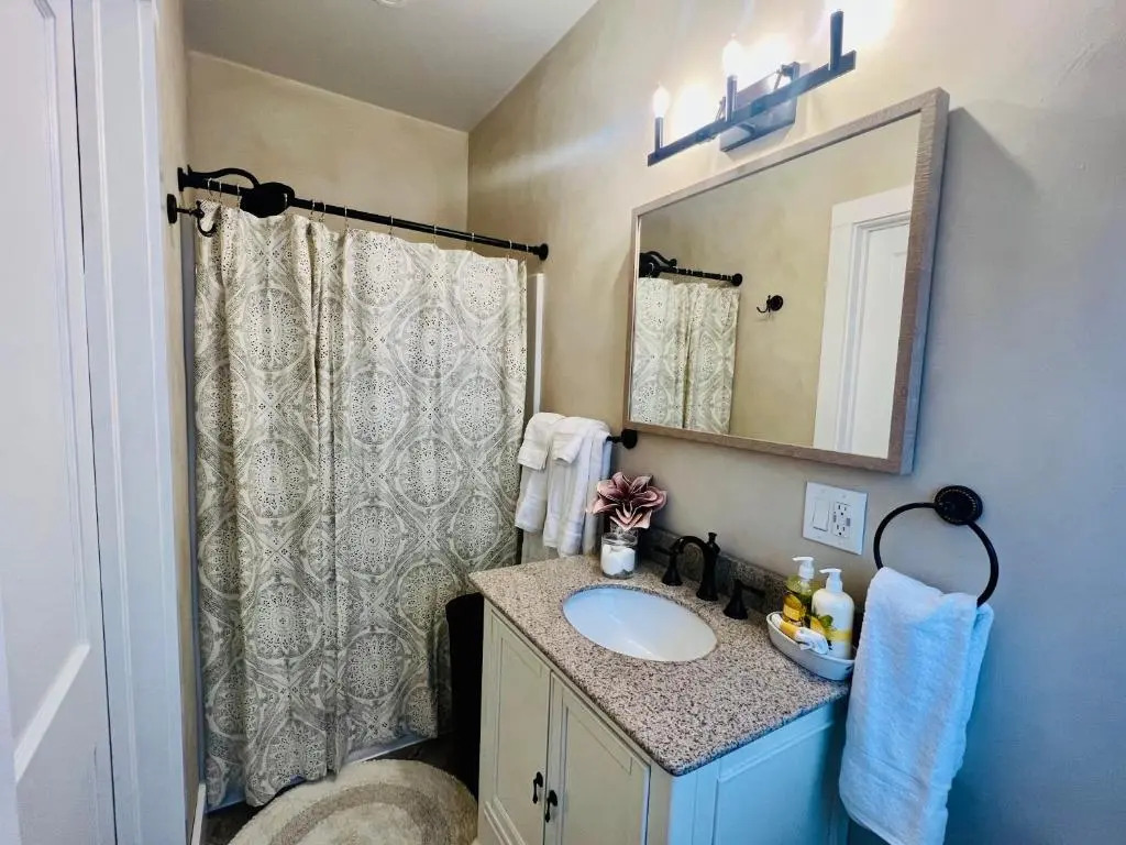 The Reminisce vacation home 5br/3bt,downtown BH