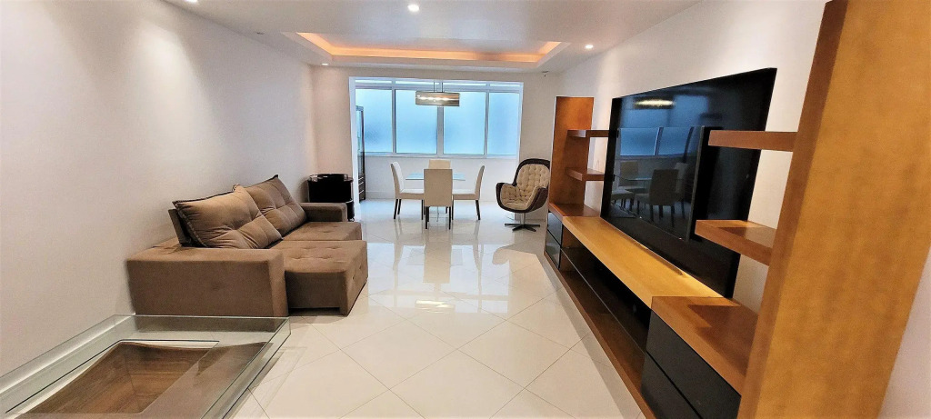 Amplo apartamento Avenida Atlantica