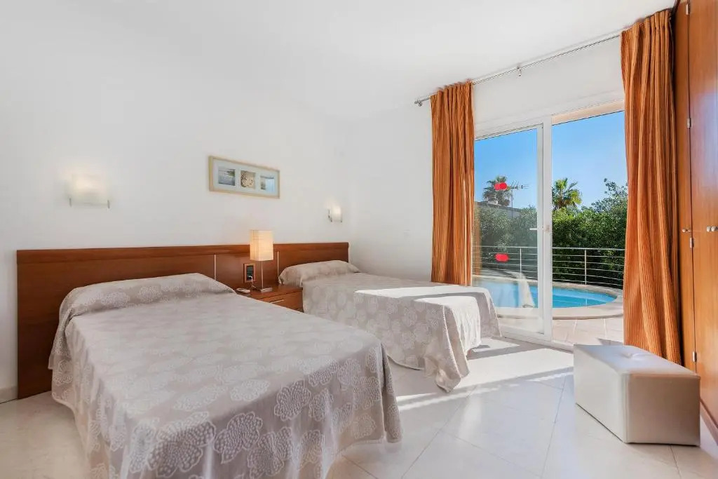 Vistafar - Private Pool & Only 50m to the Sea
