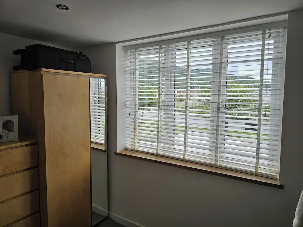 Modern, Large 4-bed Property Sleeps 10 in Abergele