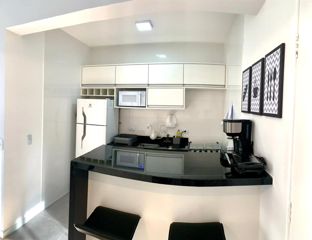 505 - Apartamento Lindo, amplo e decorado, mobiliario moderno, cozinha completa com utensílios , Excelente vista da cidade e localização privelegiada no bairro Bigorrilho proxímo de shopping e parques