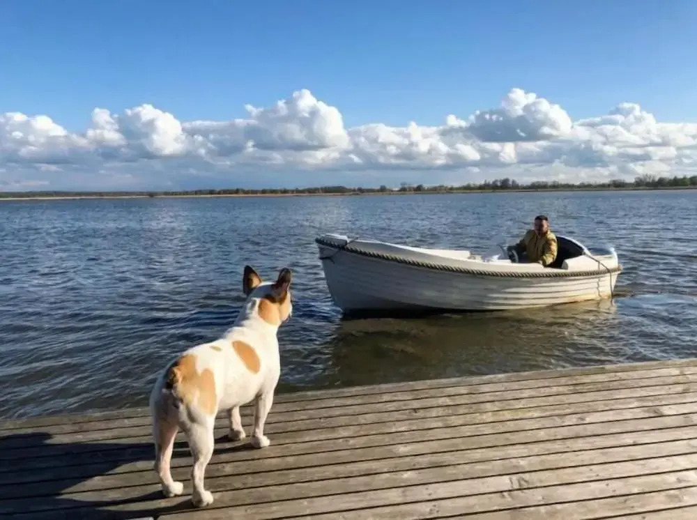 HT Houseboats