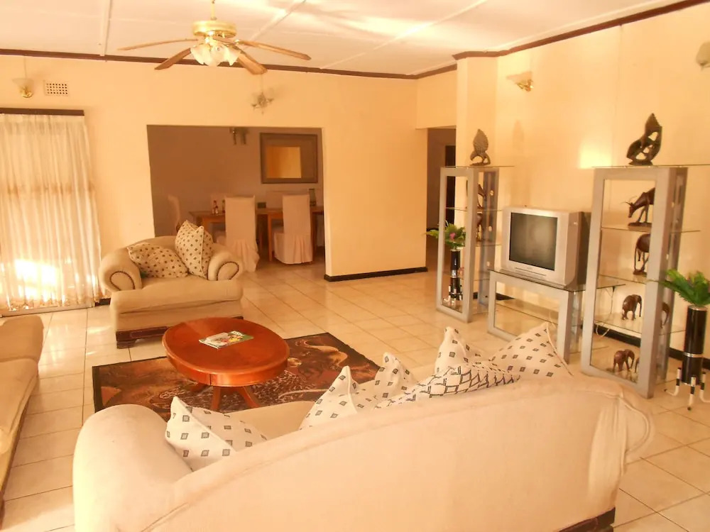 Wane Guest Lodge