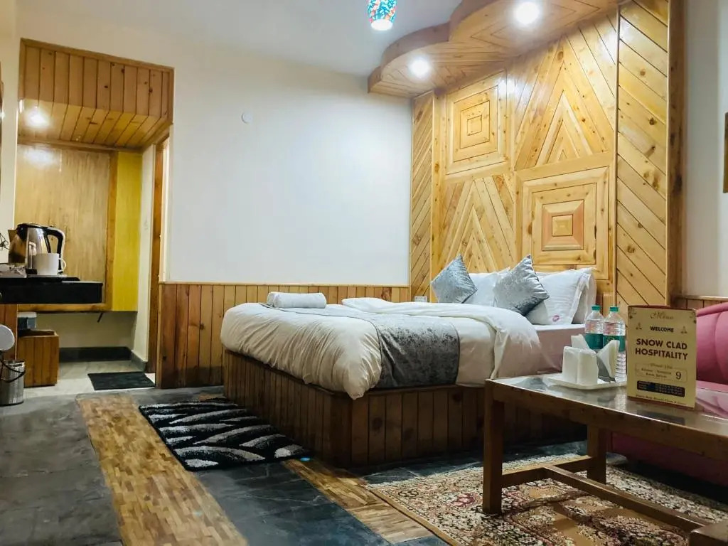 Snow Clad Riverview Hotel & Resort, Manali