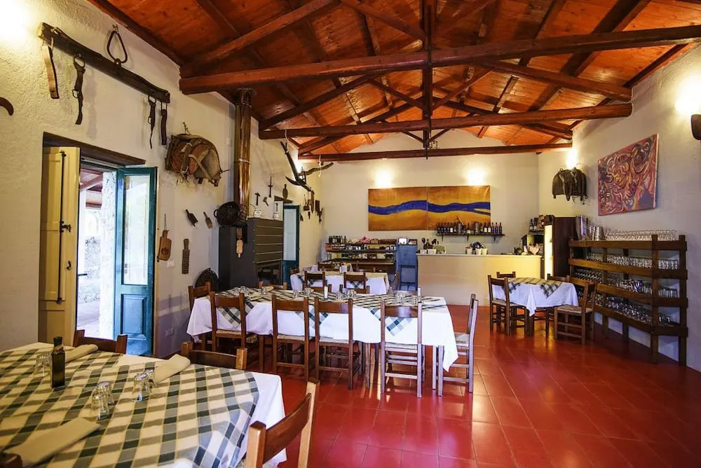 Barone GR Macrì Agriturismo Modi