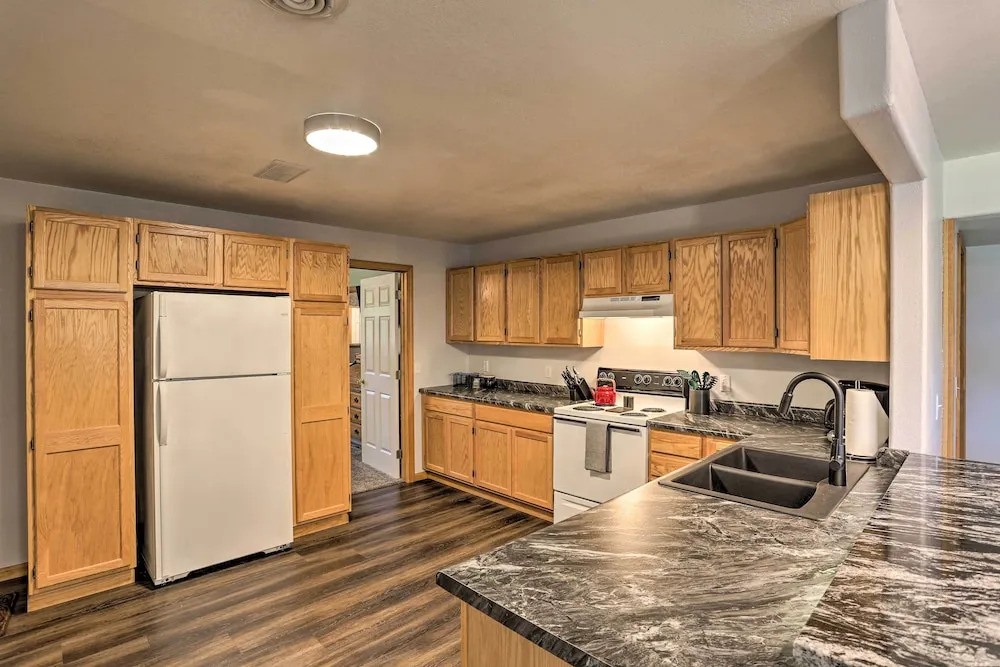 Spacious Home w/ Hot Tub, 3 Mi to Deer Mtn