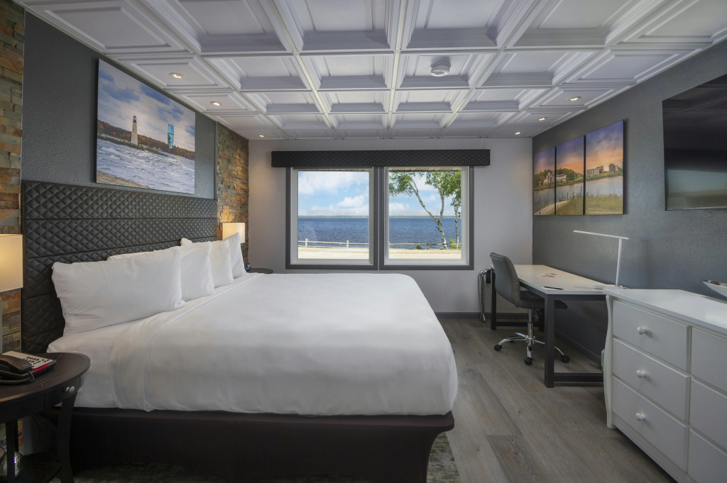 Terrace Bay Hotel - Lakefront