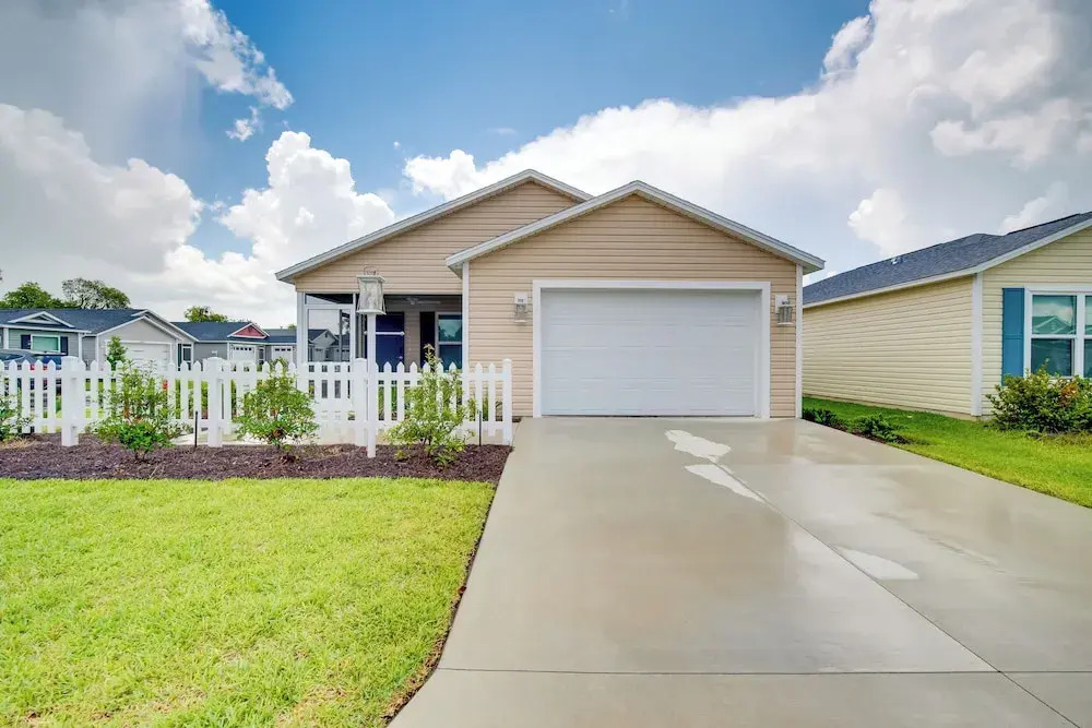 Sun-Soaked Retreat in The Villages with Grill!