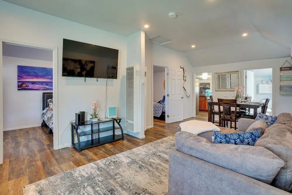 Huntington Beach Haven w/ Gas Grill: Near Water!