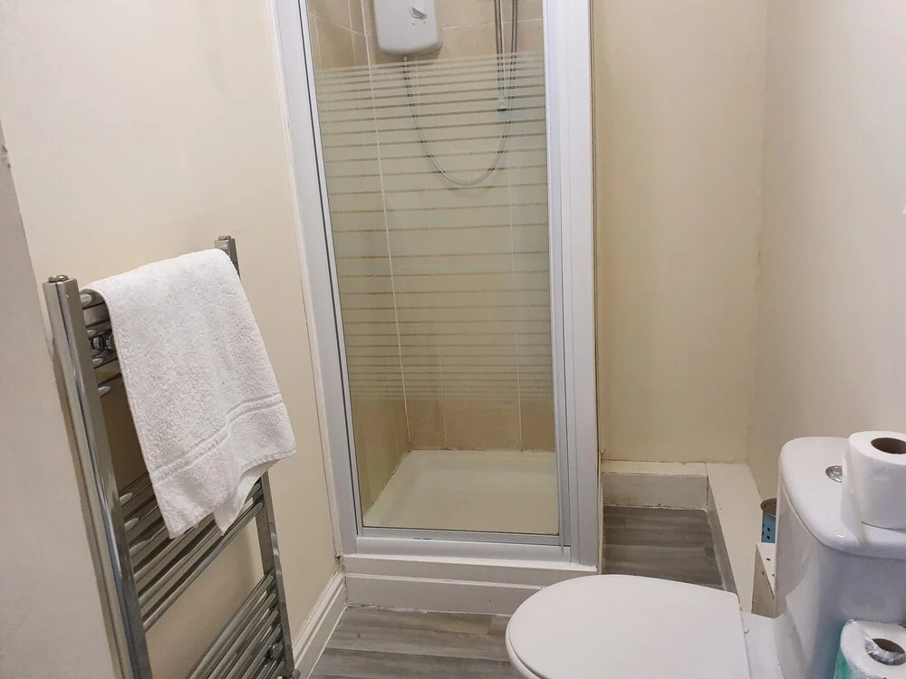 Very Large House Sleeps 12 People 8 Mins From City