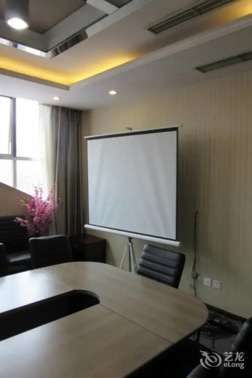 Qingdao Tianwei Huaqing Hotel