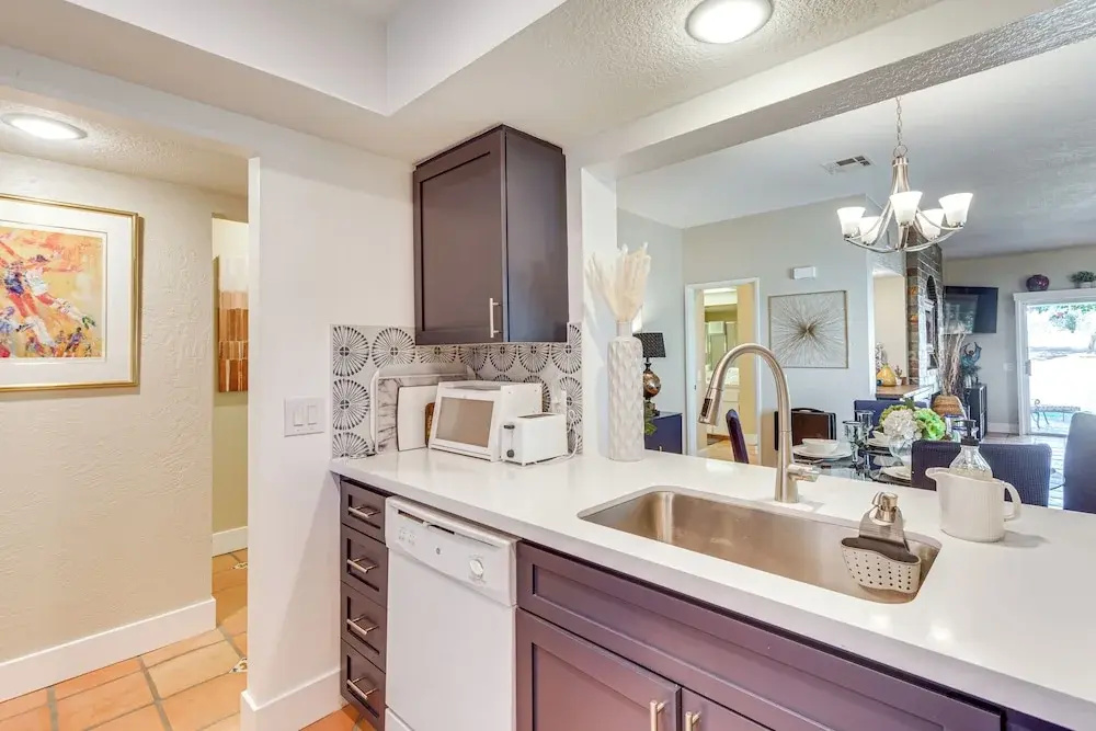 Golf Course View & Pool Access: Palm Desert Condo