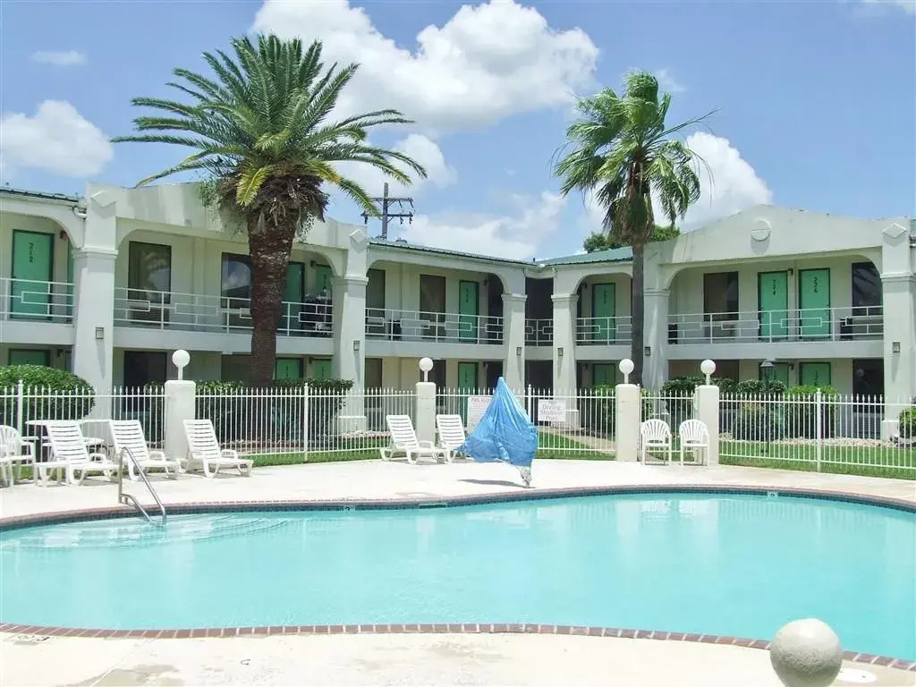 Americas Best Value Inn - Beaumont / I-10