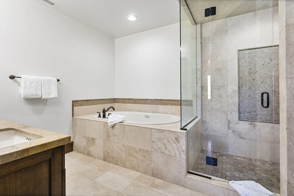 Arrowleaf Lodge at Deer Valley Resort - Two Bedroom Residence #405 2 Condo