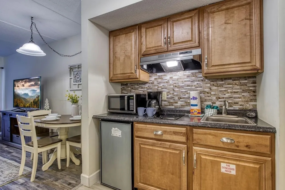 Mountain Splendor 105 - Beautiful Condo In The Heart Of Gatlinburg 1 Bedroom Condo by RedAwning