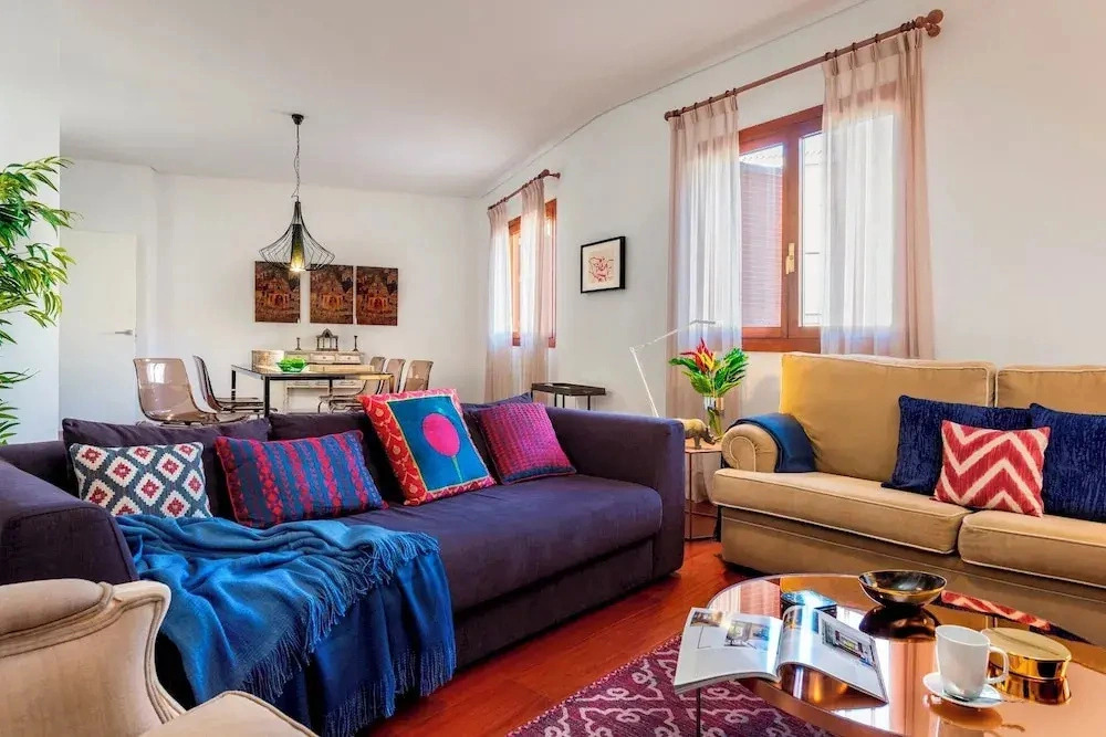 Large and Beautiful 4 BD Apartment in Front of the Cathedral Cabildo IV