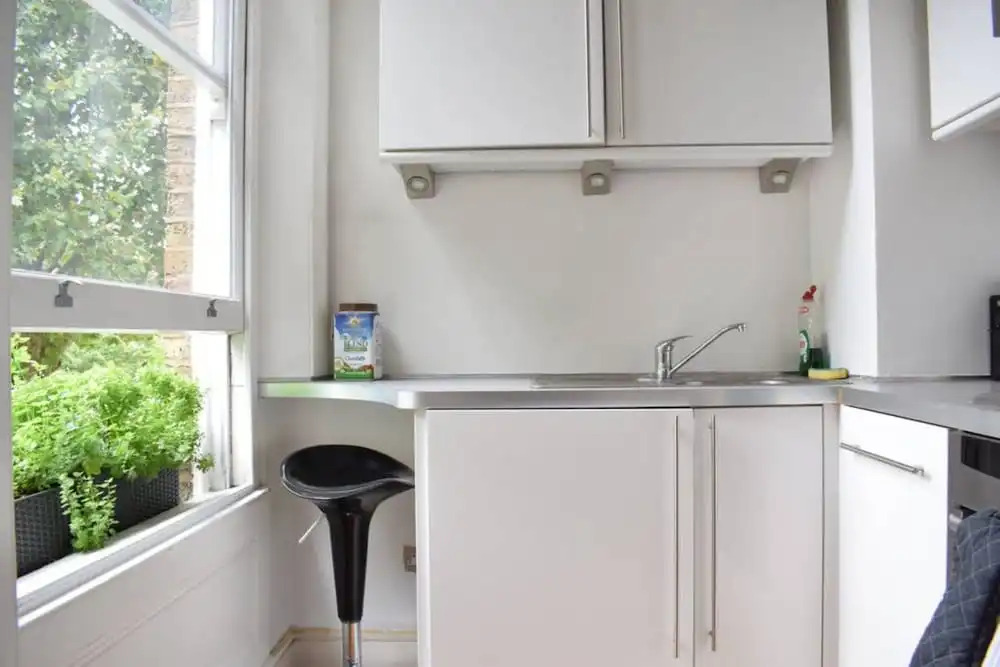 Modern 1 Bedroom Flat in Maida Vale