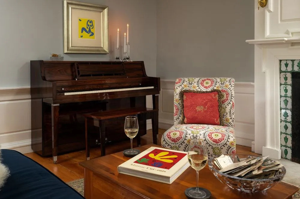 Waldo Emerson Inn
