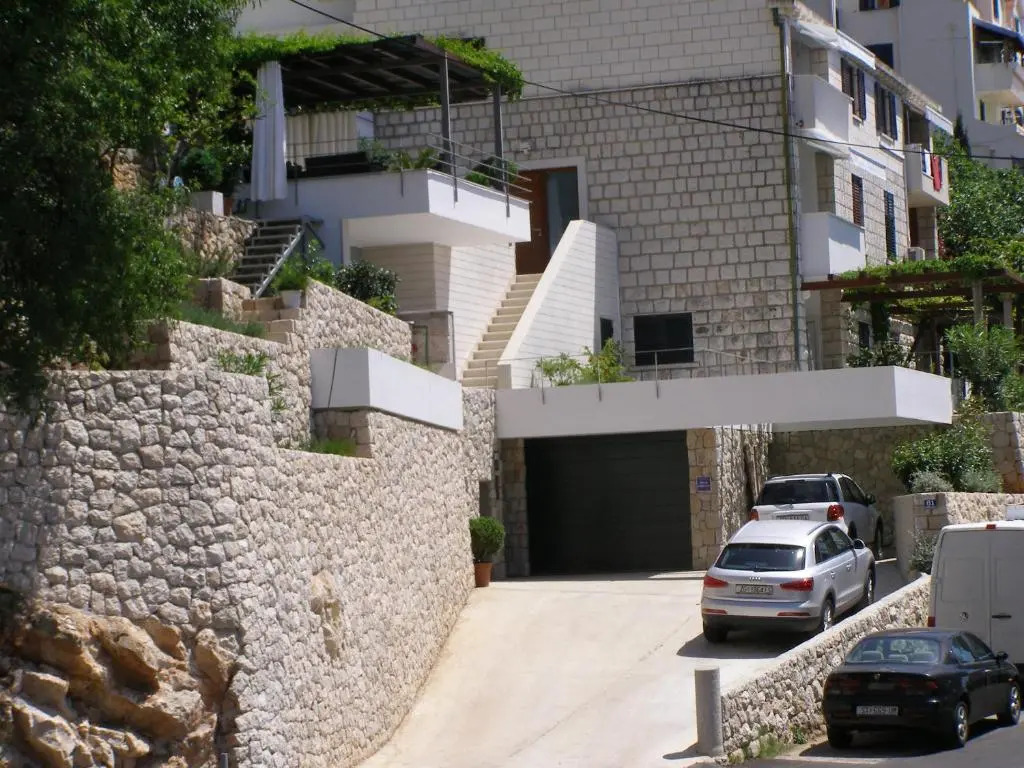 Villa King