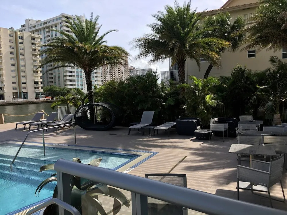 Beachwalk Condo With Beach Club 2bed 2bath