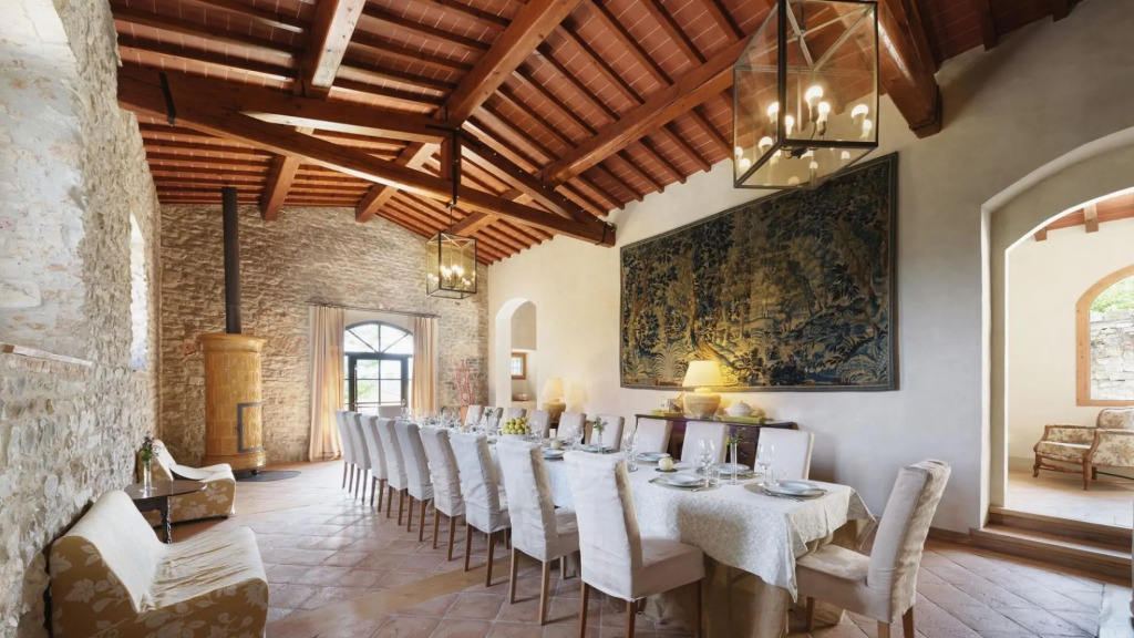 Luxury villa just 14 km from Florence. Sleeps 16 with hydromassage, sauna & gym!-Villa Il Forte
