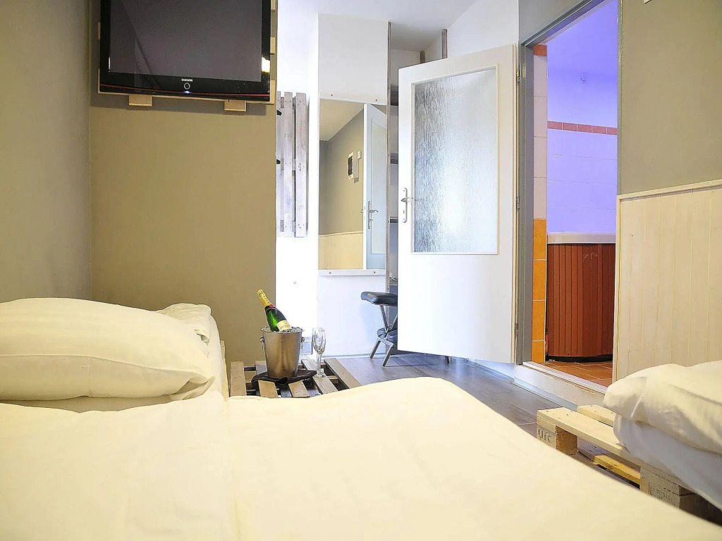 Hostel - With Private Entrance