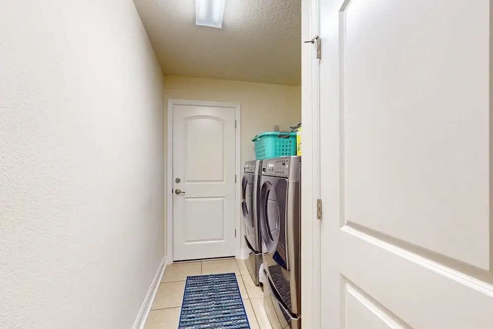 Spacious Home With Private Pool,spa, Gas Grill and Patio