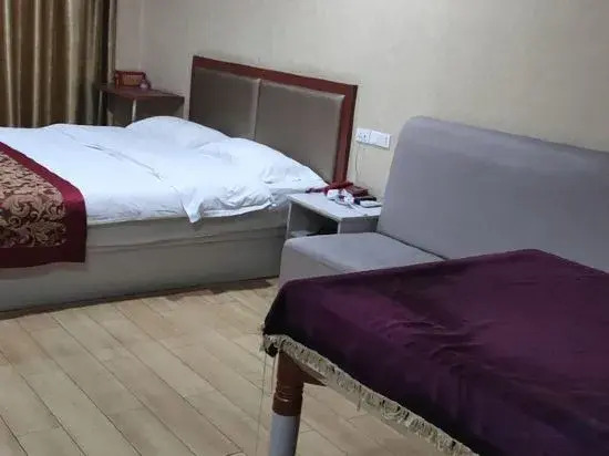Qianchunchen Business Hotel