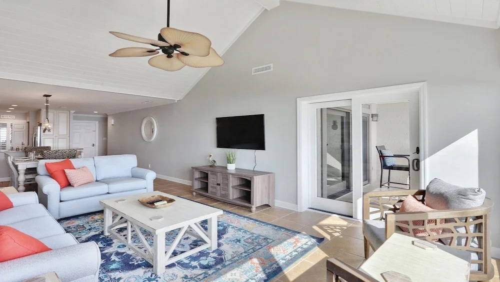 503 Shorewood 2 Bedroom Condo