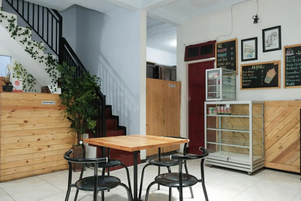 Oyo 1380 Velodrome Family House
