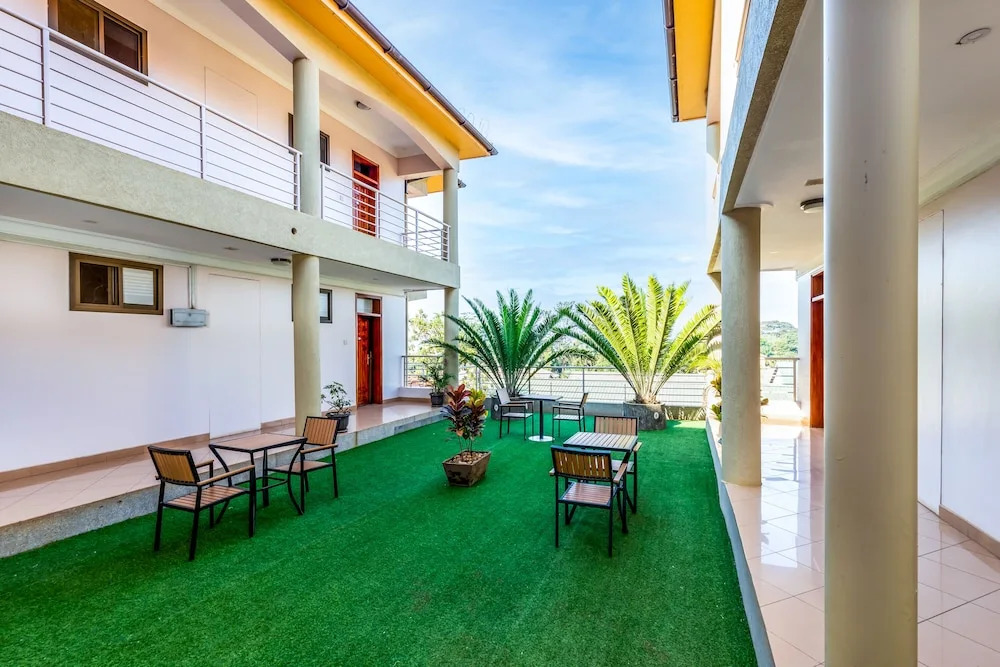 Entebbe Traveller'S Hotel