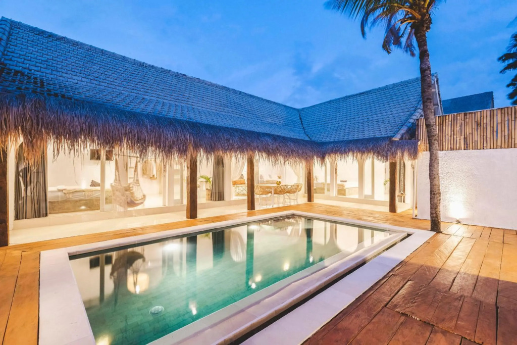 Villa Santorini - Boho-Chic 3-Bedroom Villa in the Heart of Berawa!