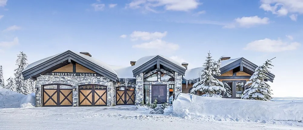 Inuksuk Lodge 4800 sq ft of Excellence
