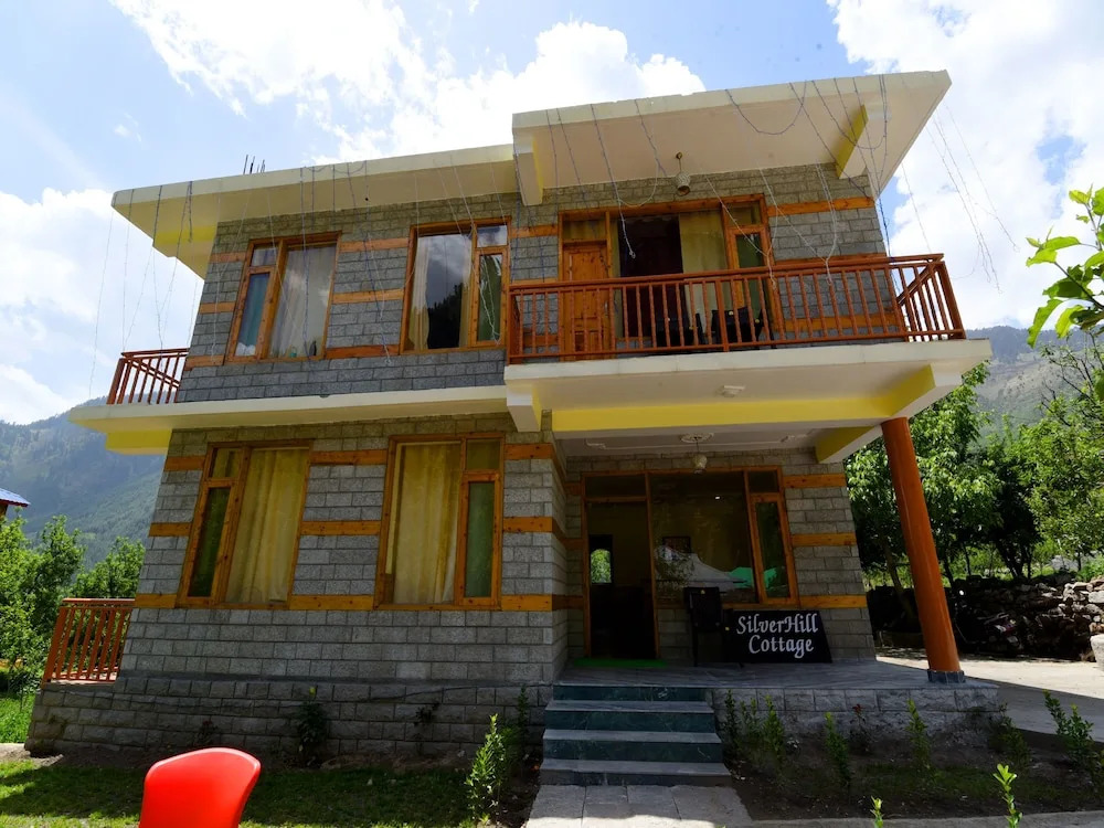 OYO 14583 Home Mountain View 2BHK Shanag