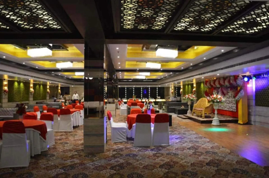 Red Apple Hotel