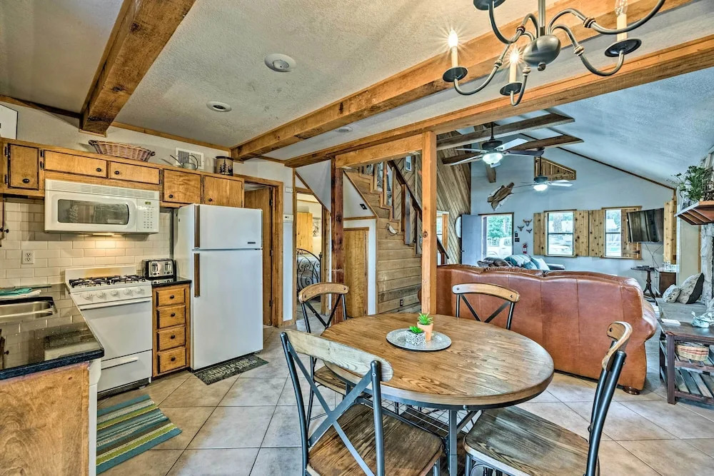 Ruidoso Cabin w/ Deck & Grill - Walk to Town!