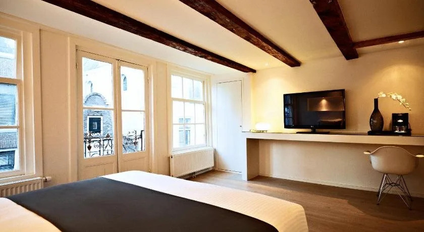 AMS Suites