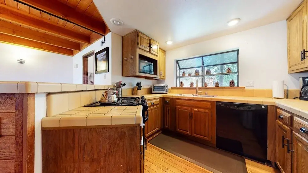 Snowflower 20 Pet-Friendly, Spacious Corner Unit With Great Complex Amenities by RedAwning