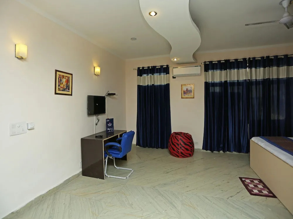 OYO 8438 DSR Residency