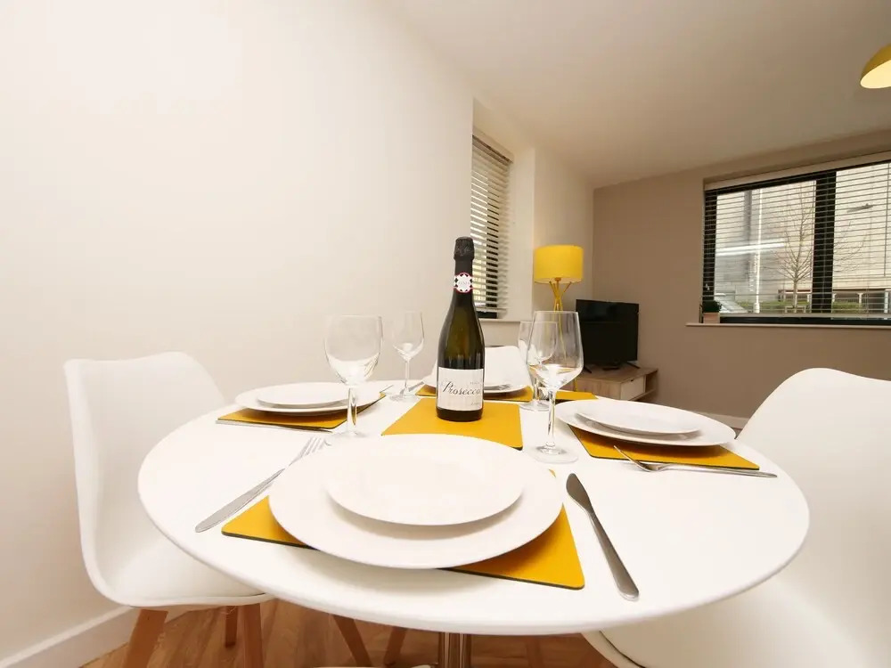 Modern Spacious 2 Bedroom Apartment