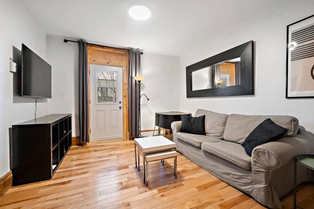 1-bd 1-wc Newly Renovated Located 5 Minutes From Old Port Montreal