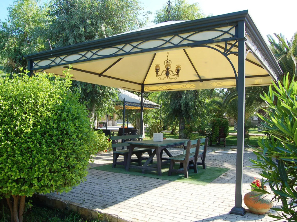 Scenic Holiday Home in Trinitapoli with Swimming Pool