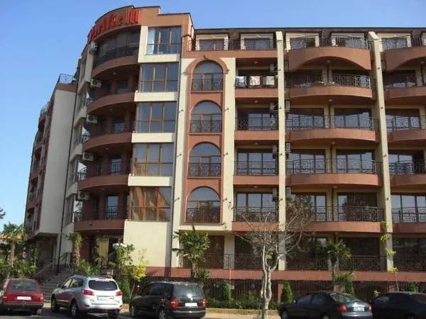 Pacific 3 Apartments