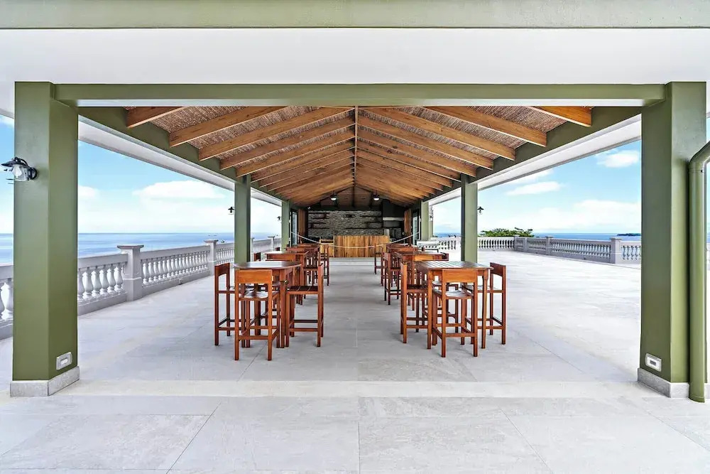 Luxury Condo with Panoramic Ocean Views, Sparkling Infinity Pool, and Modern Open-Concept Design