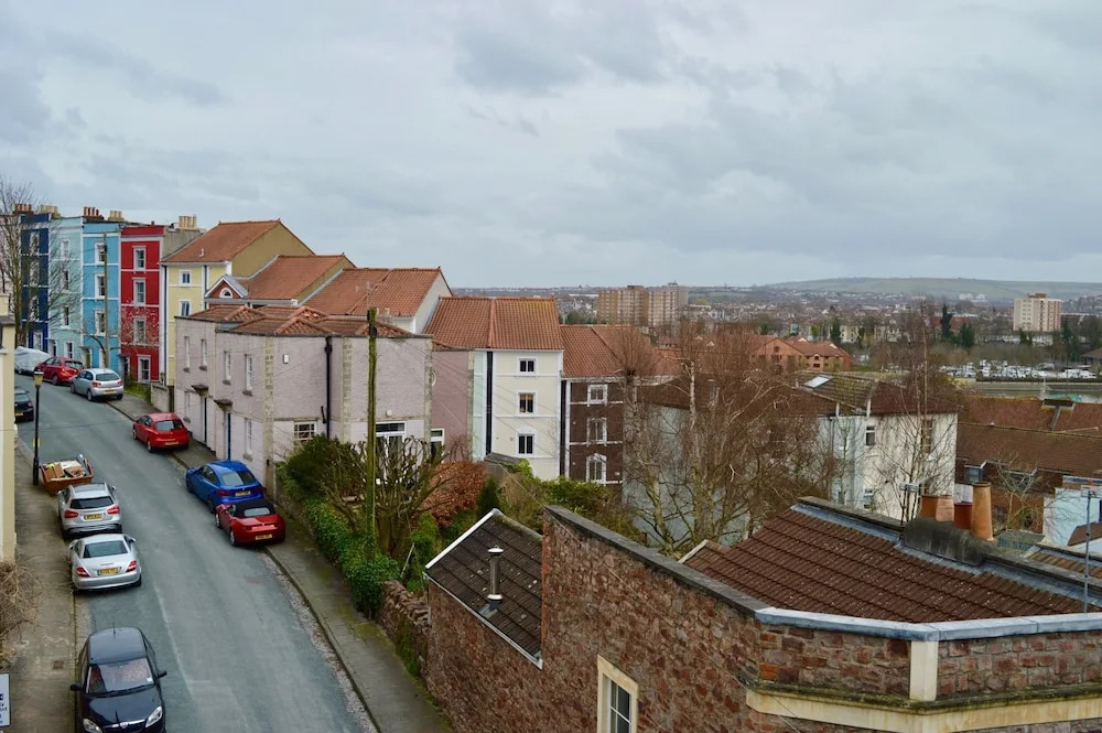 Bright 3 Bedroom Home Bristol