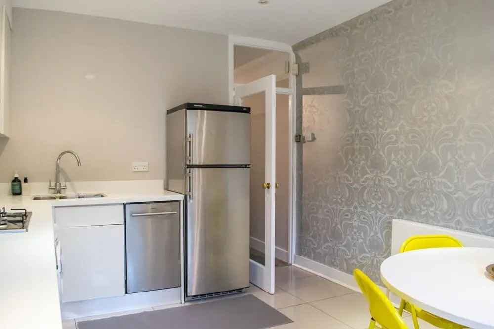 Cosy 2 Bed Ground Floor Flat In London