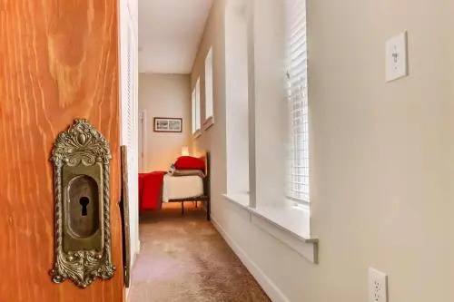 JBH 115 W 2nd Apt #2