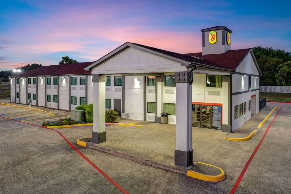 Super 8 by Wyndham Waxahachie TX