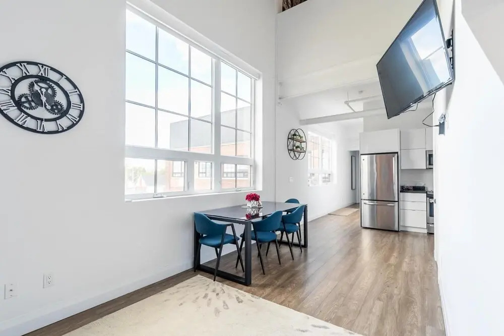 Grand 2Br Dundurn Loft Rooftop Terrace With Sunbeds Parking Gym